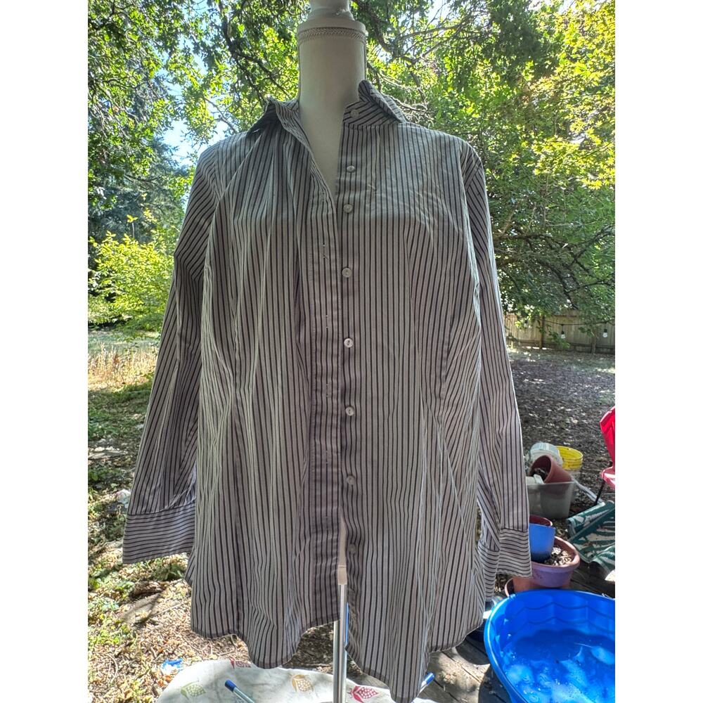 EDDIE BAUER Women's XL Gray White Stripe Wrinkle Free Fit Button Down Shirt